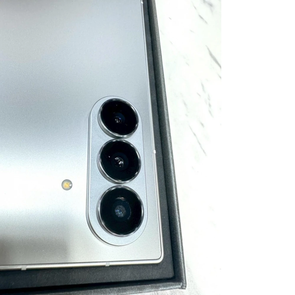 SAMSUNG Galaxy Z Fold7 銀  (12+512G)展示機 有盒裝有配件