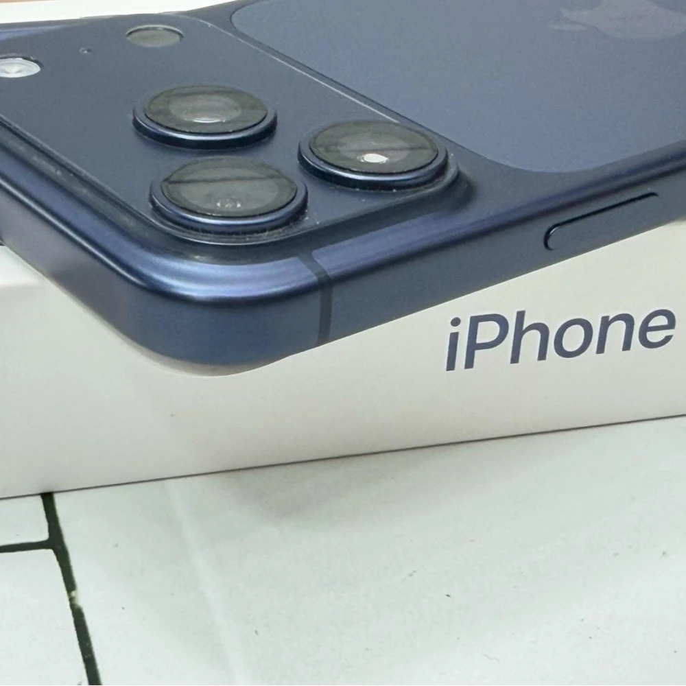 iPhone 17 Pro 256g 藍 電池99% 保固到2026/10/07 有盒裝有配件