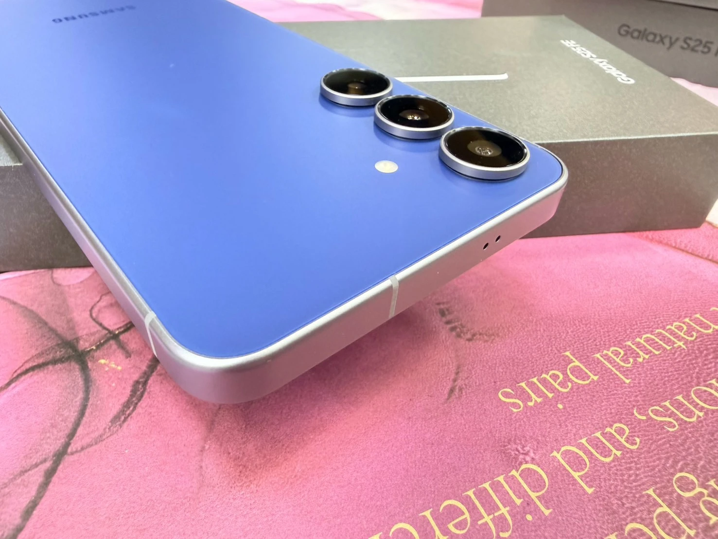 展示機 SAMSUNG Galaxy S25 FE (8+256G) 深藍） 保固到2027/08/21 有盒裝有配件