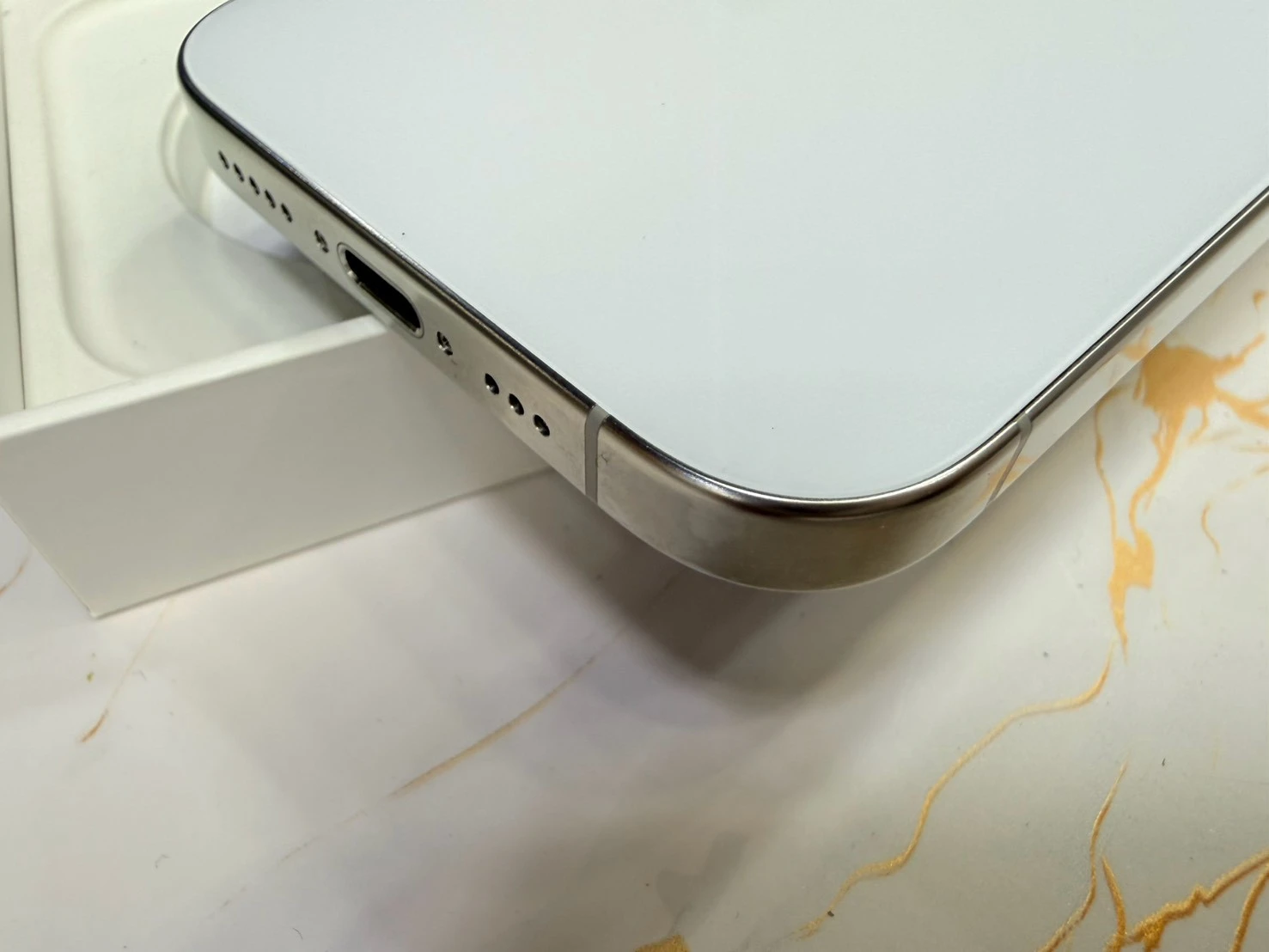 iPhone 16 Pro 128G 白 電池94% 全機原廠 全機無傷 有盒裝有配件