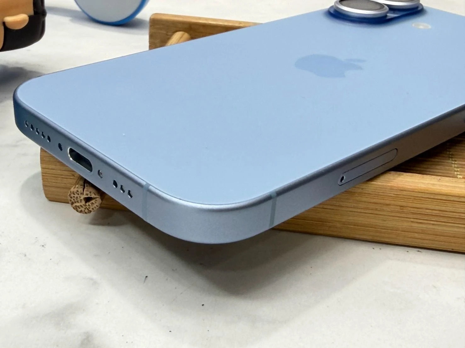iPhone 17 256g 藍 電池93％ 換過原廠前相機之後會跳Face ID問題 但Face ID正常 換過原廠螢幕 無盒裝有配件