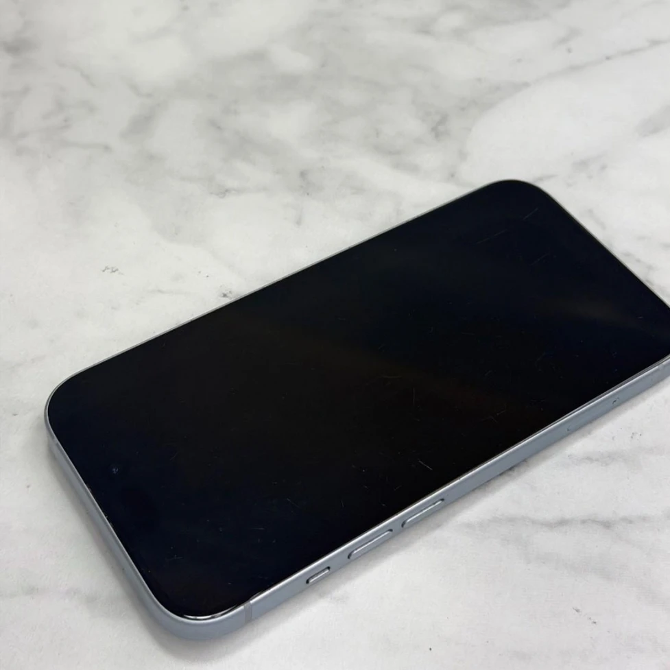 iPhone 15 256g 藍 電池80% 螢幕有小細紋 有盒裝有配件