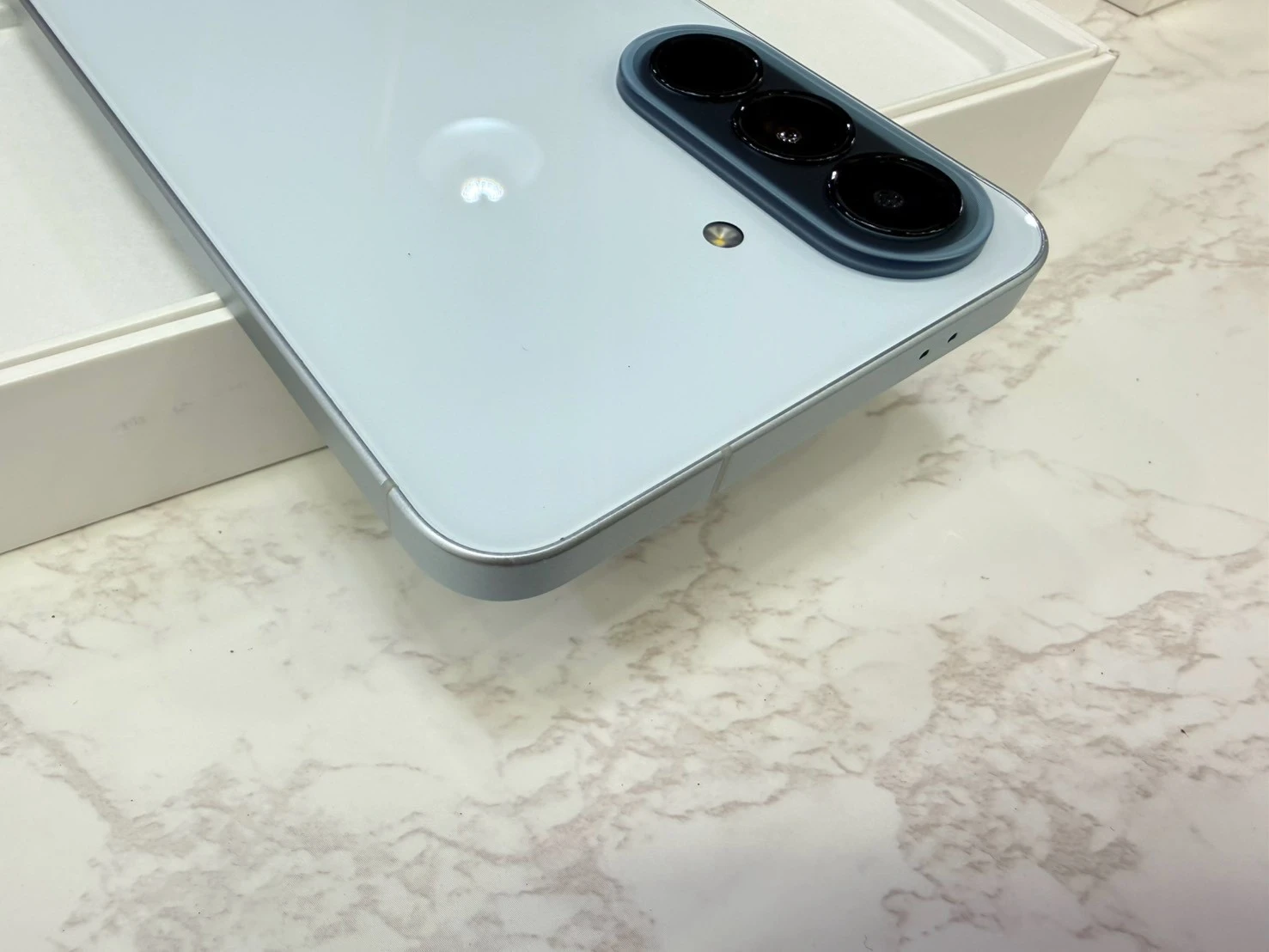 SAMSUNG Galaxy A57 (12+256G) 淺藍 展示機  有盒裝有配件 