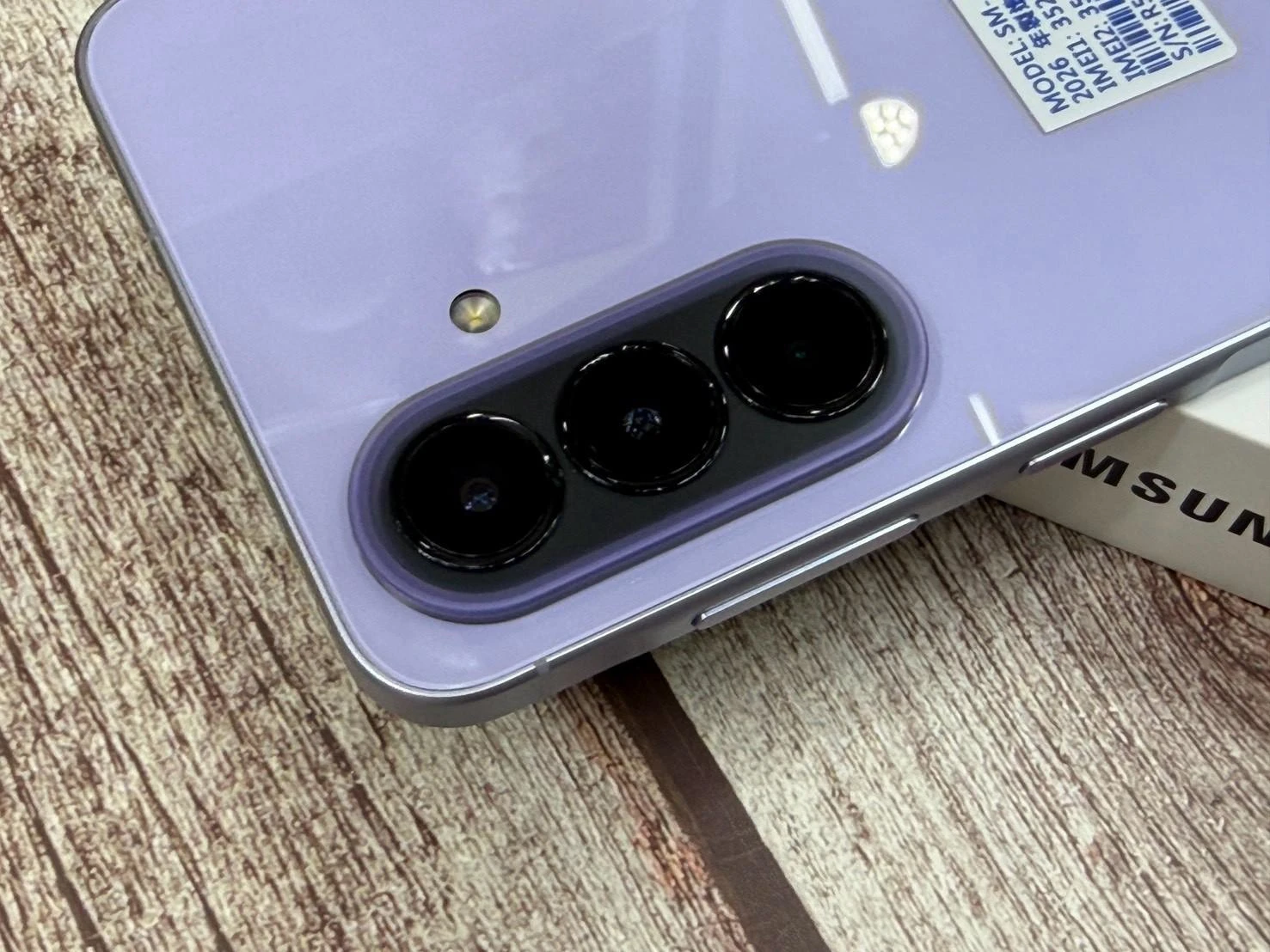 SAMSUNG Galaxy A57 (12+256G) 紫 螢幕有小亮點 不影響使用 有盒裝有配件 