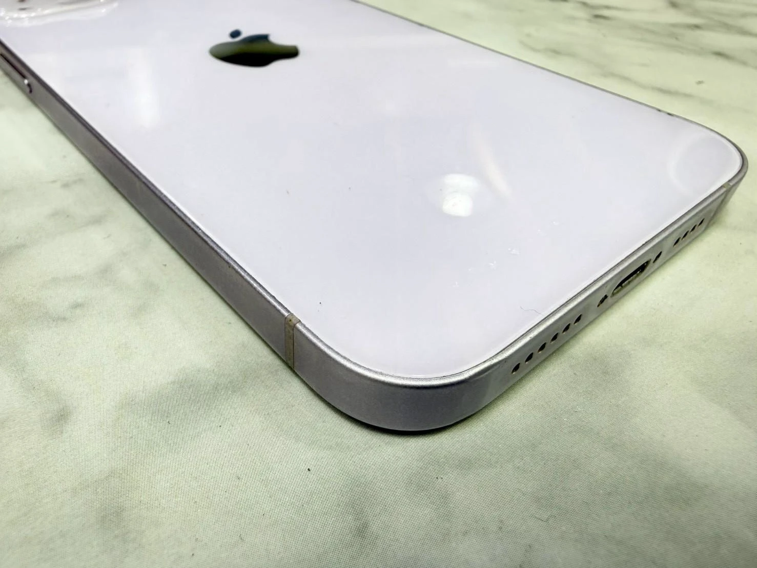 iPhone 14 Plus 128g 紫 電池73% (邊角一小傷）無盒裝有配件 