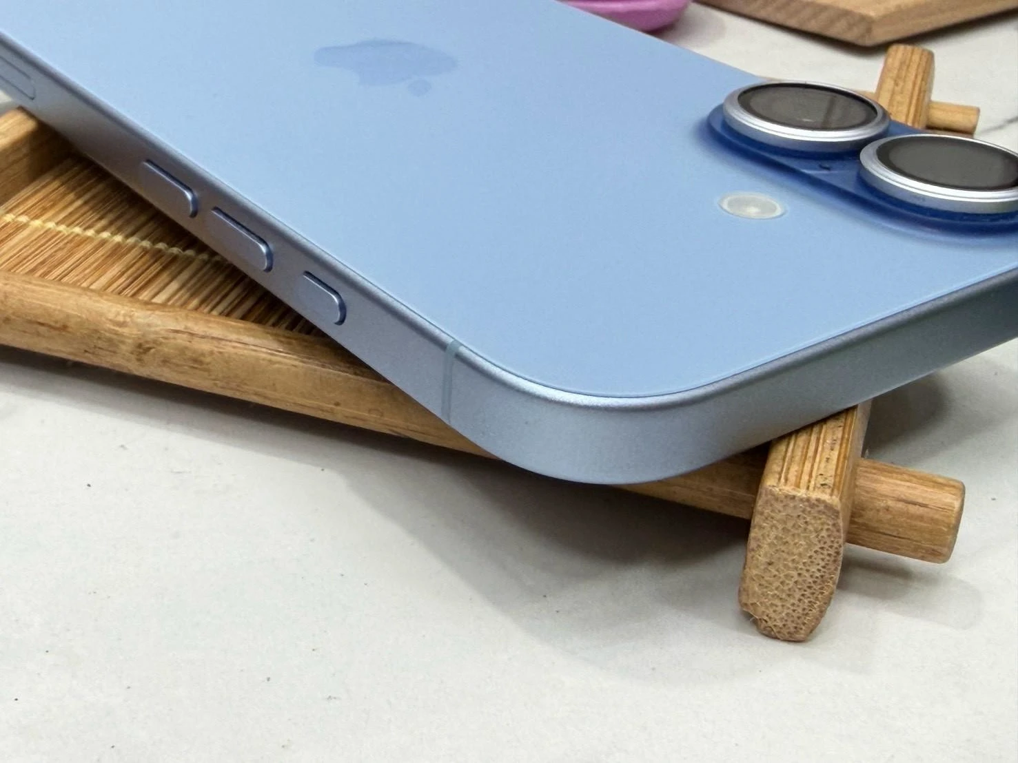 iPhone 17 256g 藍 電池93％ 換過原廠前相機之後會跳Face ID問題 但Face ID正常 換過原廠螢幕 無盒裝有配件