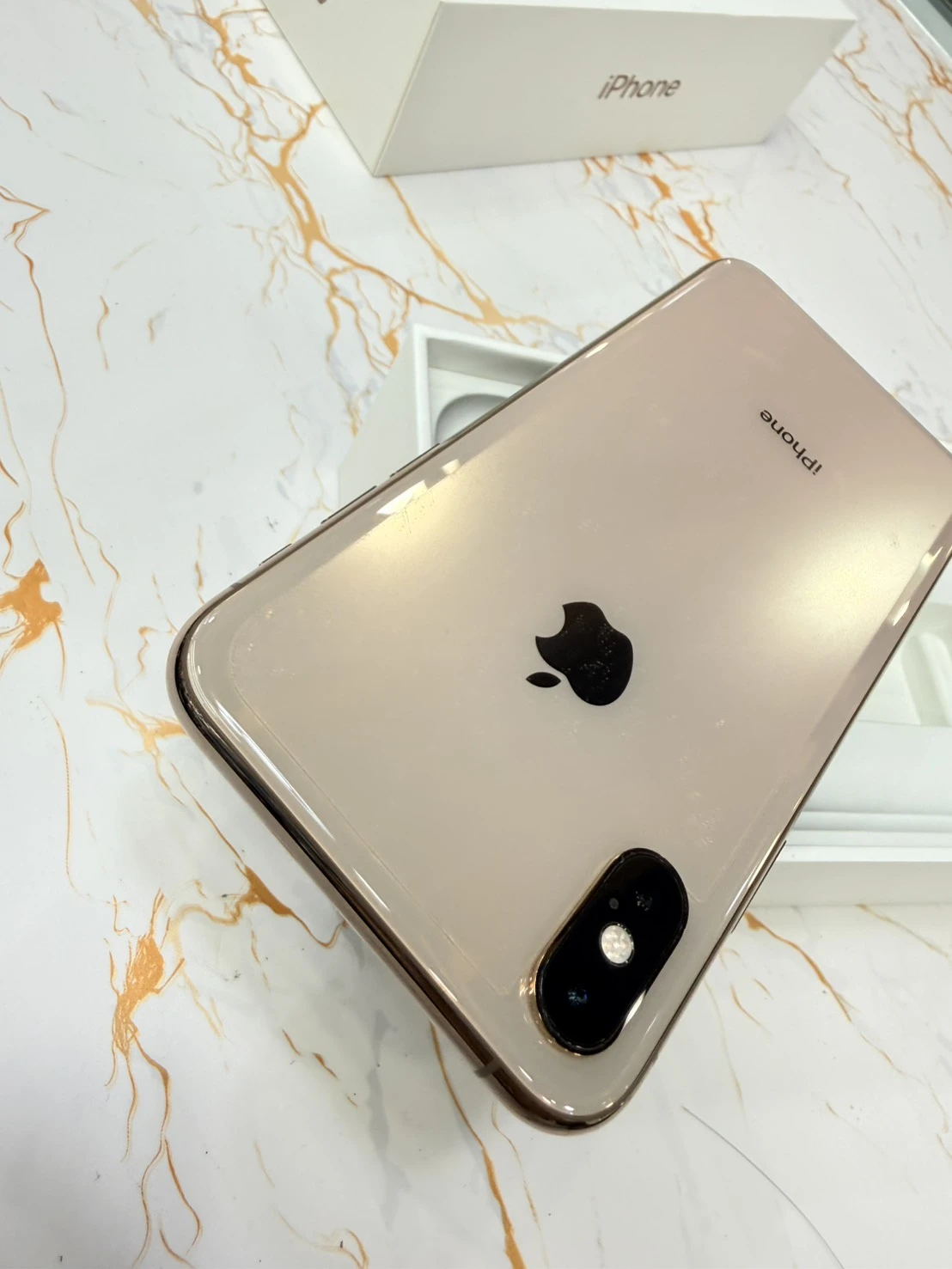 iPhone XS 64g 金 副廠電池100% 無盒裝有配件 （背板小刮傷）  