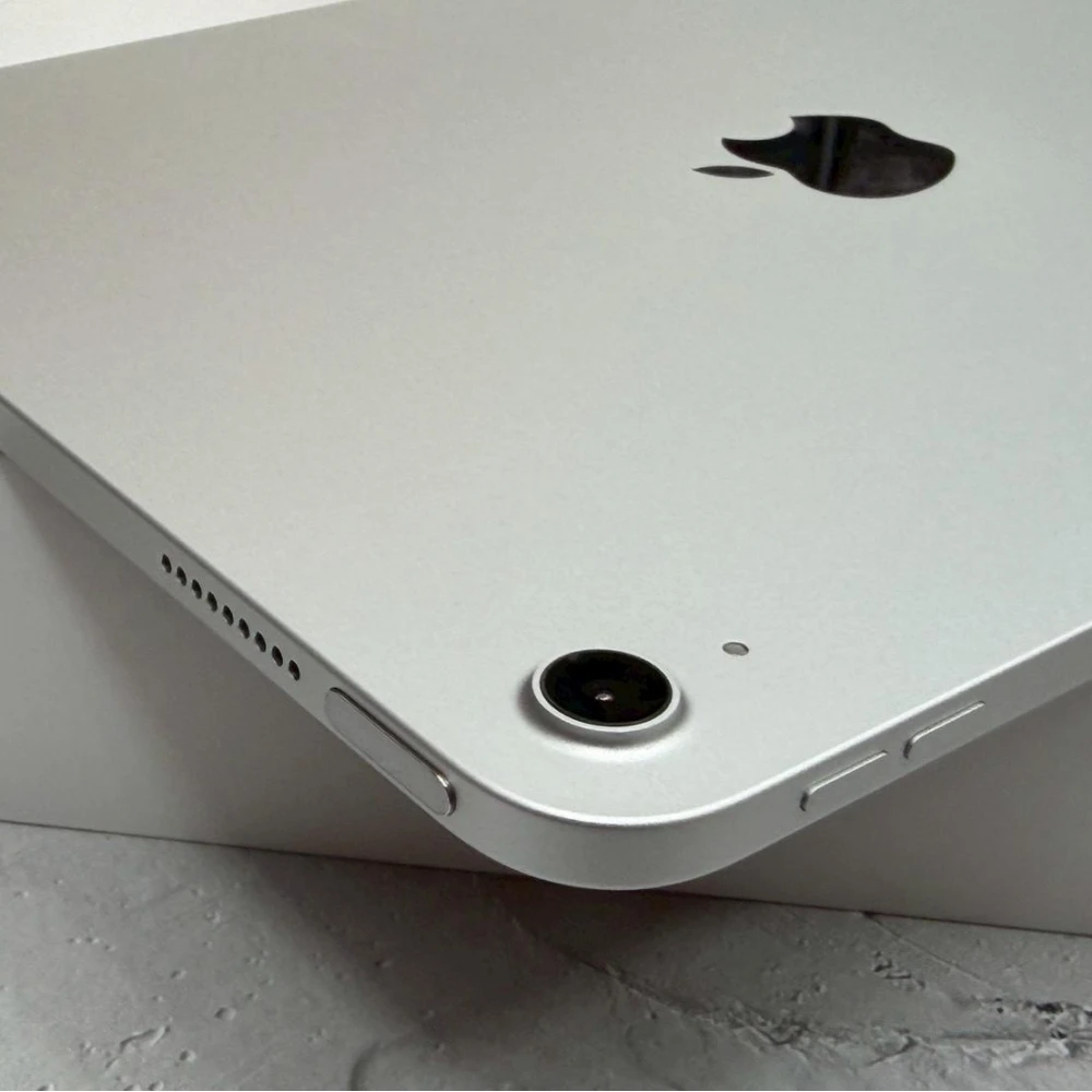 iPad 11 (A16)  128G wifi版 銀 展示機 電池100％ 循環0次 保固到202
