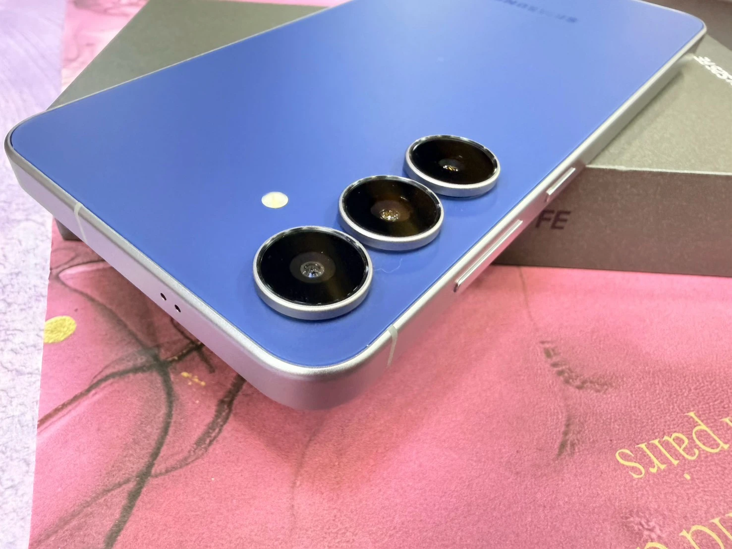 展示機 SAMSUNG Galaxy S25 FE (8+256G) 深藍） 保固到2027/08/21 有盒裝有配件