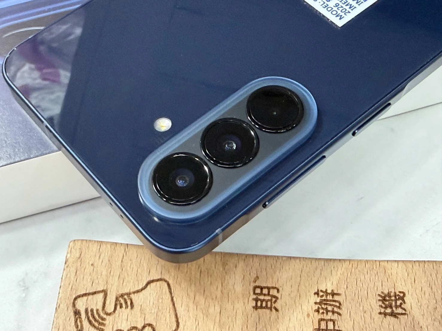 SAMSUNG Galaxy A57 (12+256G) 深藍 螢幕有小漏液 不影響觸控 有盒裝有配件 