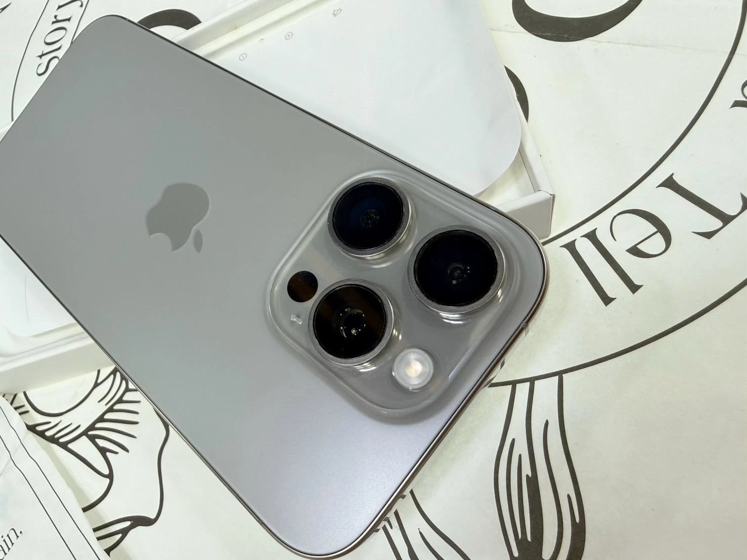 iPhone 16 Pro 256g 鈦 電池89% 有盒裝有配件(全機無傷）