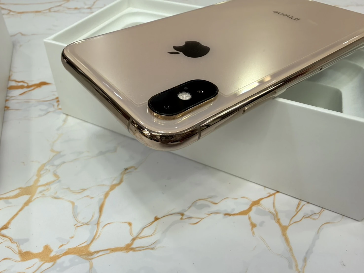 iPhone XS 64g 金 副廠電池100% 無盒裝有配件 （背板小刮傷）  