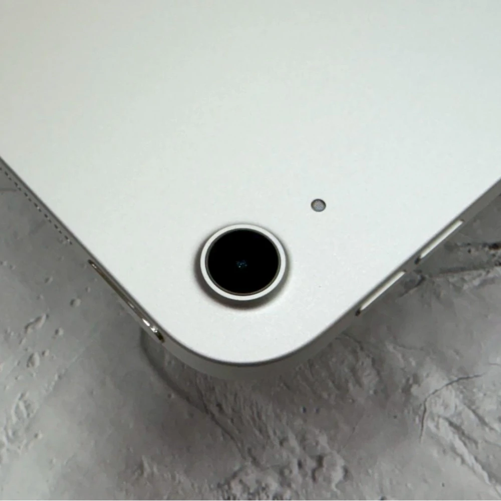 iPad 11 (A16)  128G wifi版 銀 展示機 電池100％ 循環0次 保固到202