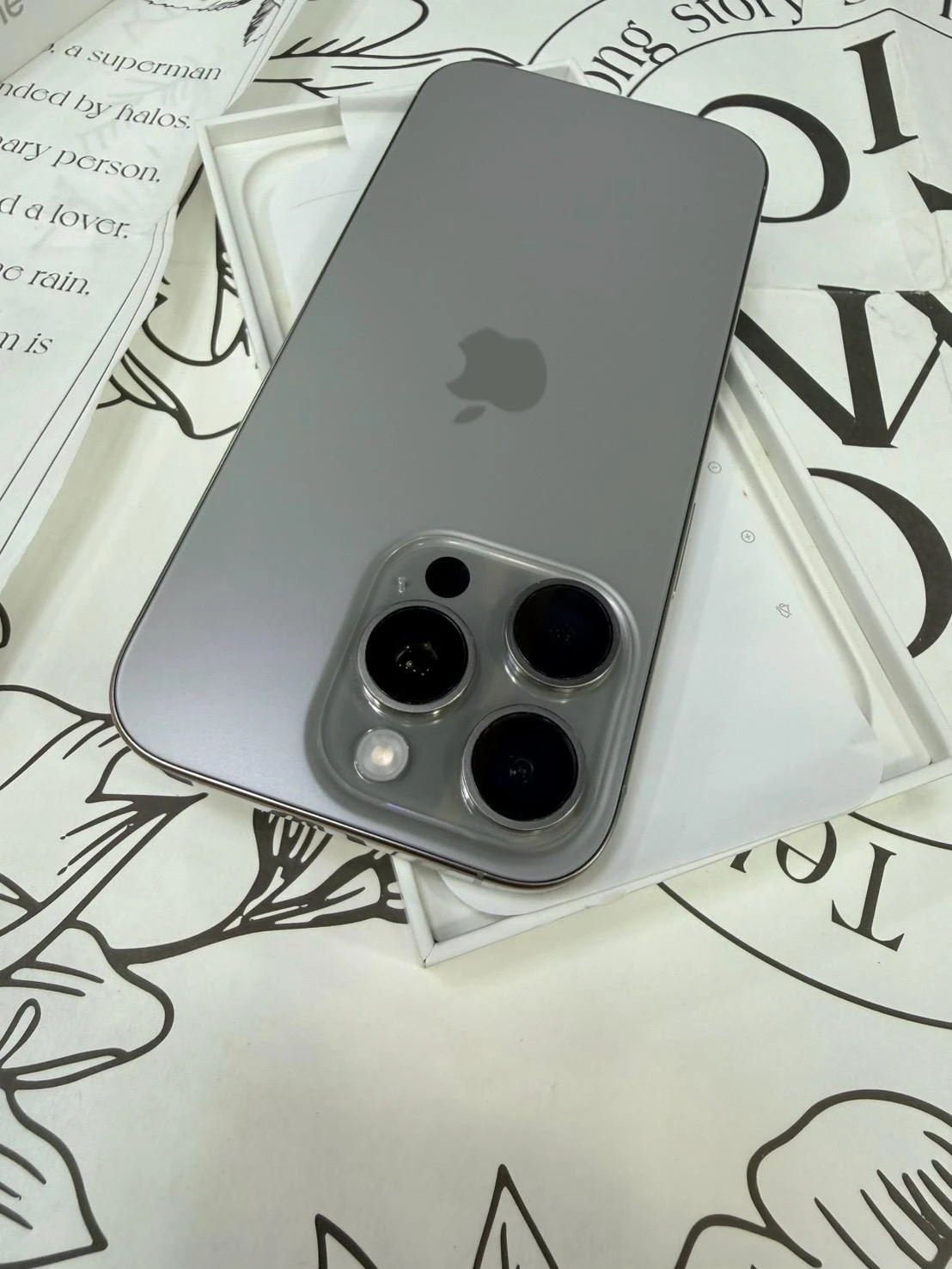 iPhone 16 Pro 256g 鈦 電池89% 有盒裝有配件(全機無傷）