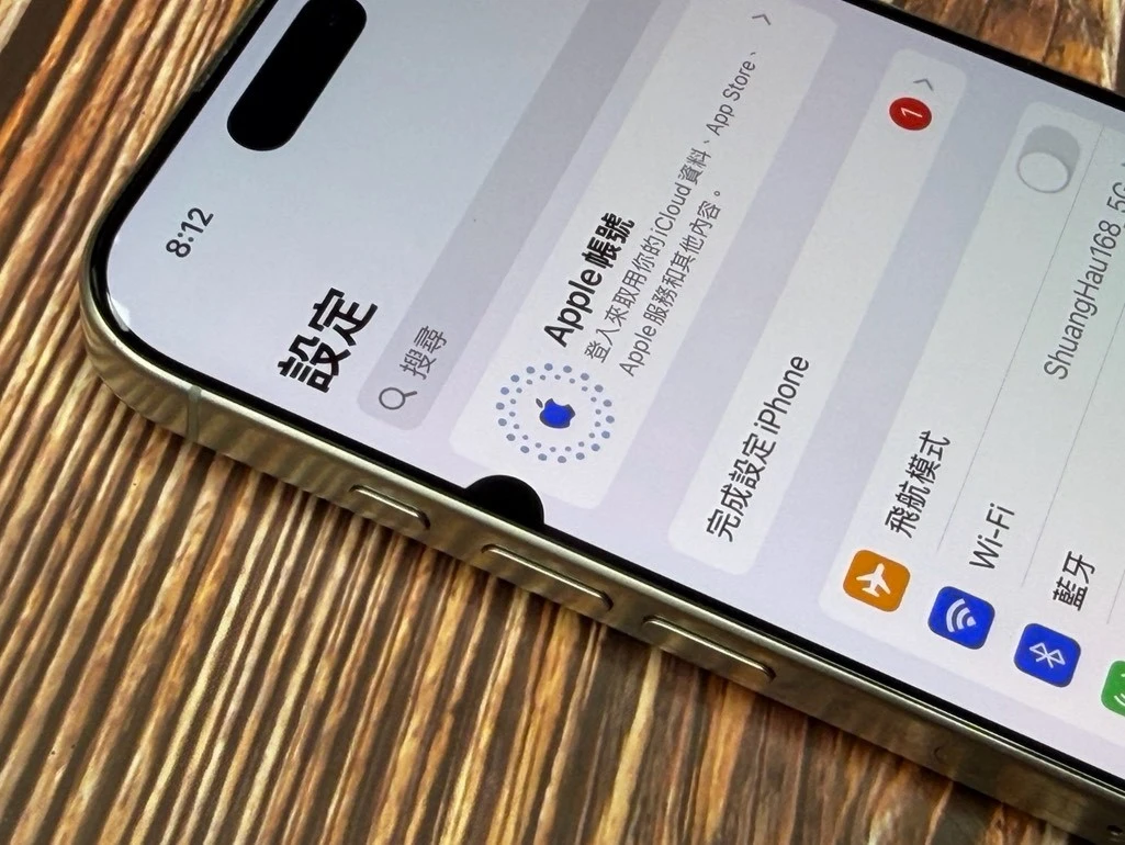 iPhone 16 Pro 256G 鈦 電池84% 螢幕有漏液 稀有版本18.7.8 有盒裝有配件