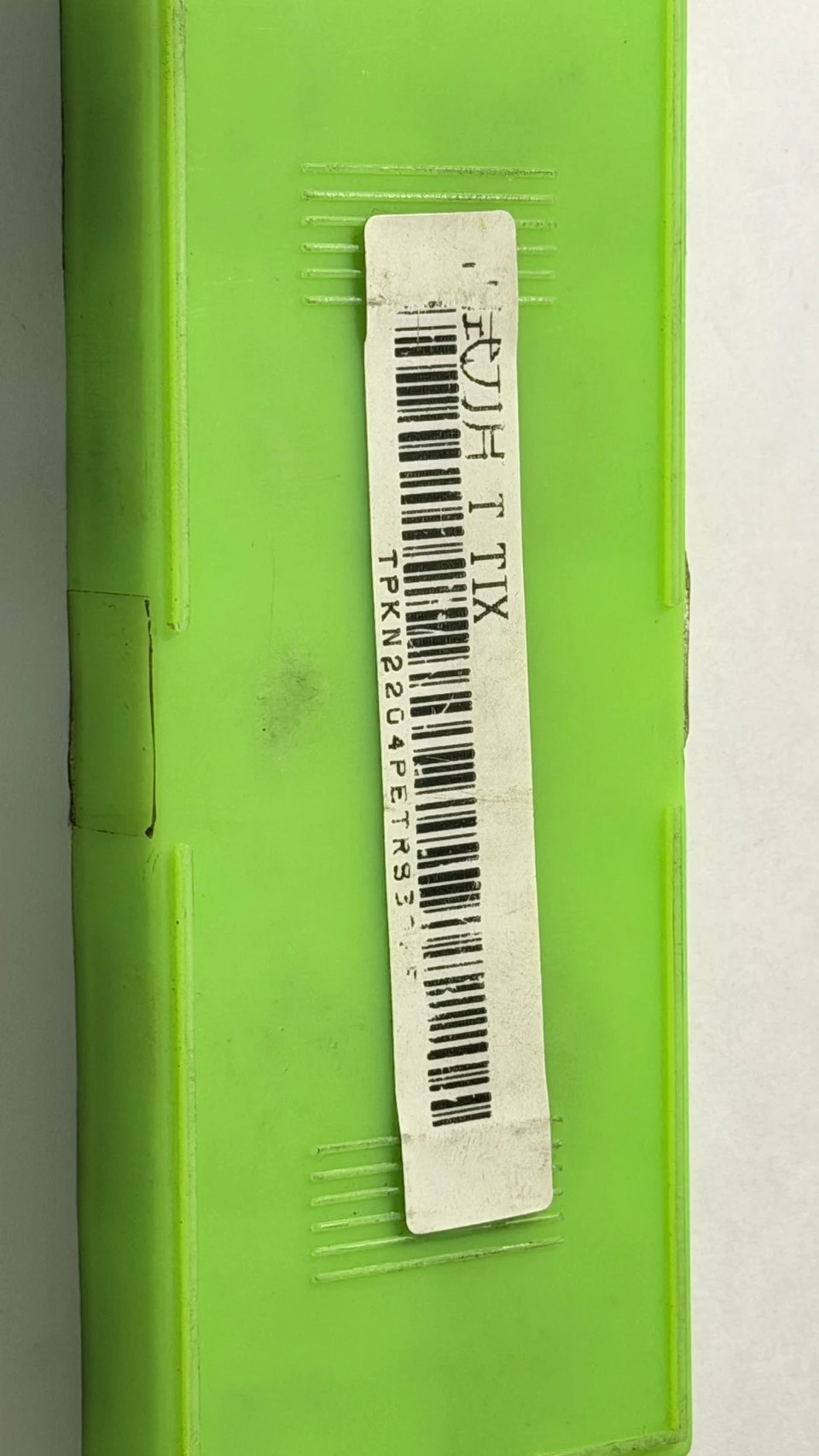 肯納金屬（Kennametal，KTO絕版標誌）生產的 TPKN 系列正三角形銑刀片（常用於早期的大型面銑刀盤）。