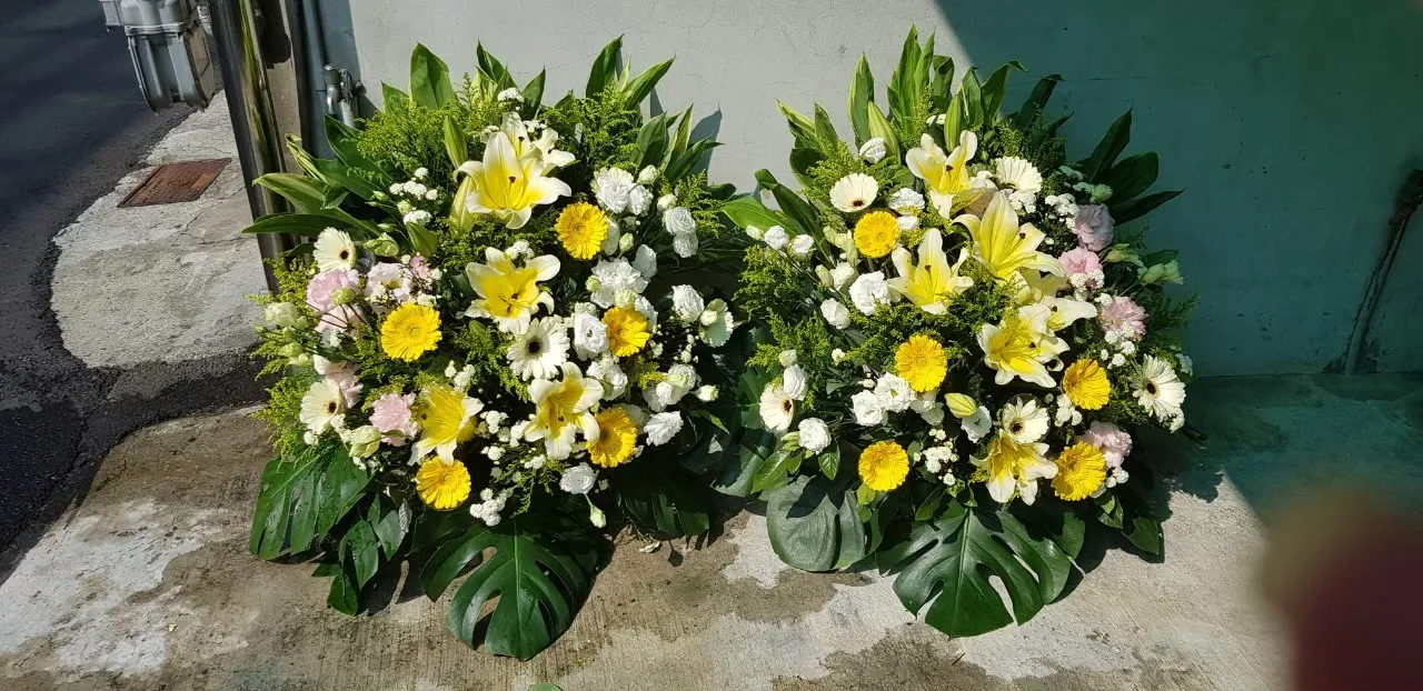 攜香而行-高架花籃