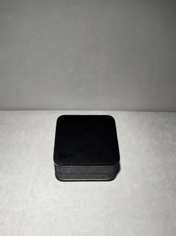 (缺貨)黑天鵝絨布項墜盒