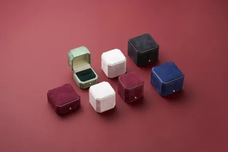 璦璱邇小戒指盒 (舌片) 灰