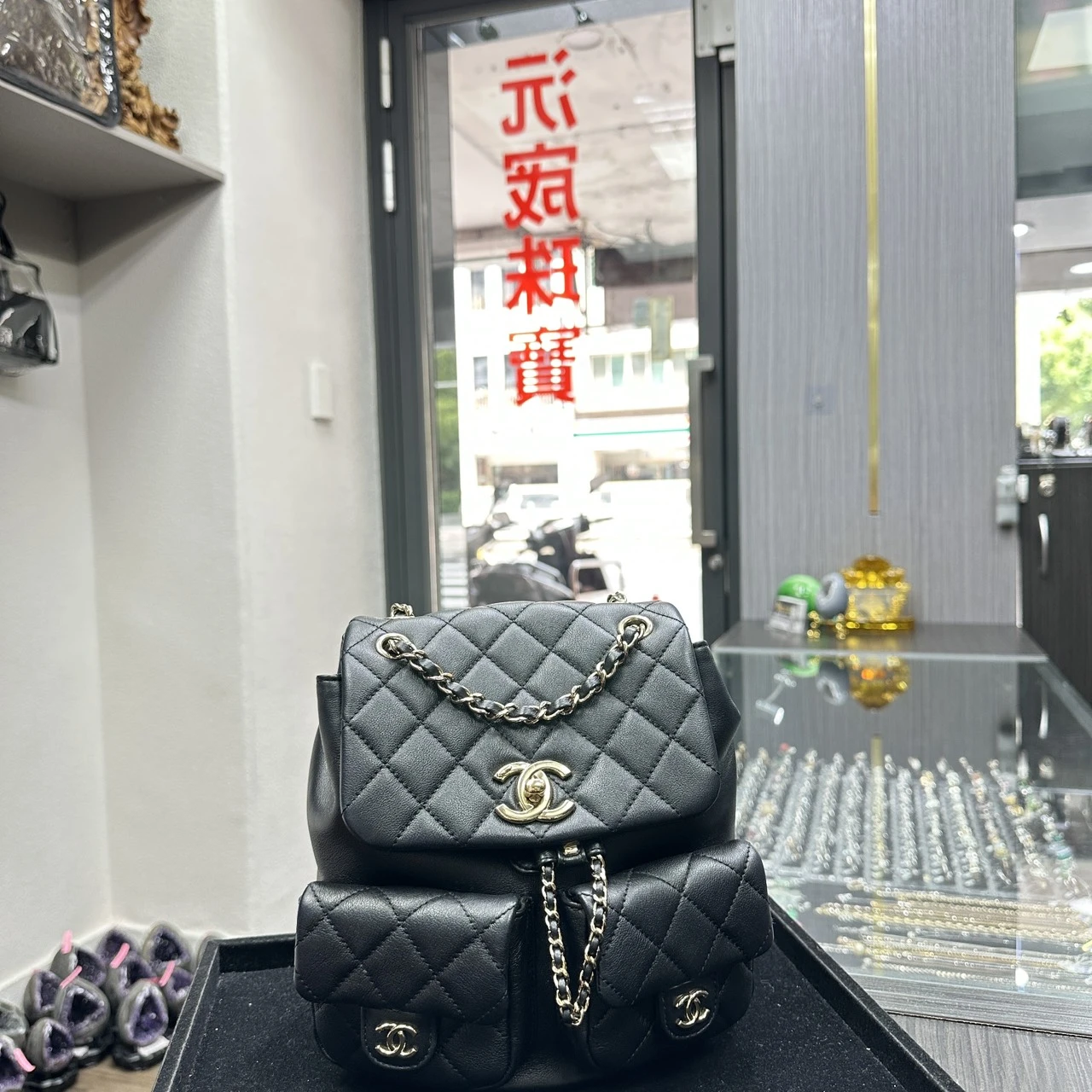 香奈兒青蛙後背包  黑金 （晶片）