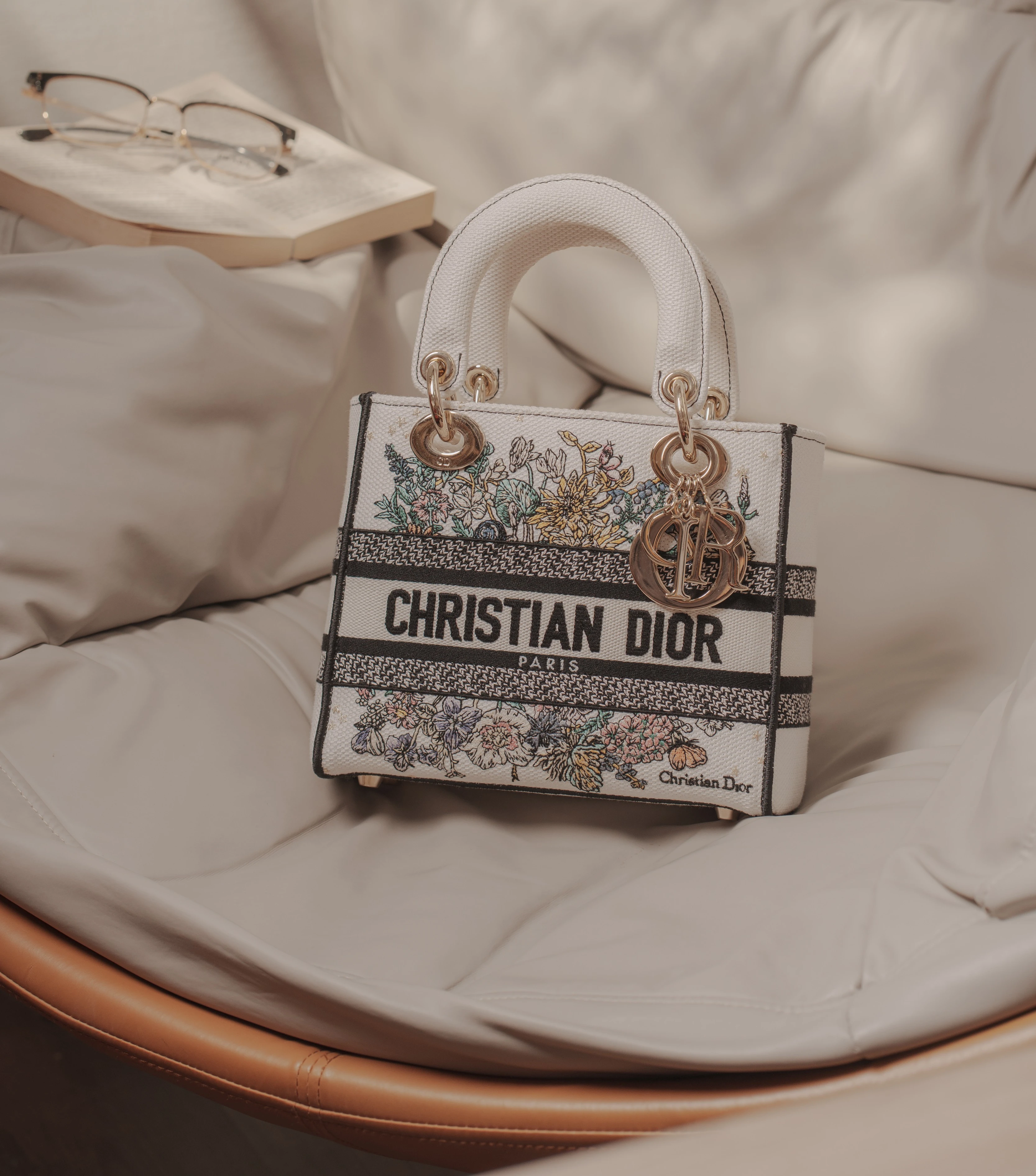 Dior  Lady D-Lite 多彩花卉刺繡黛妃包