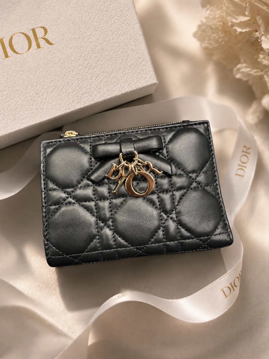 DIOR 迪奧新款蝴蝶結拉鍊短夾 黑色