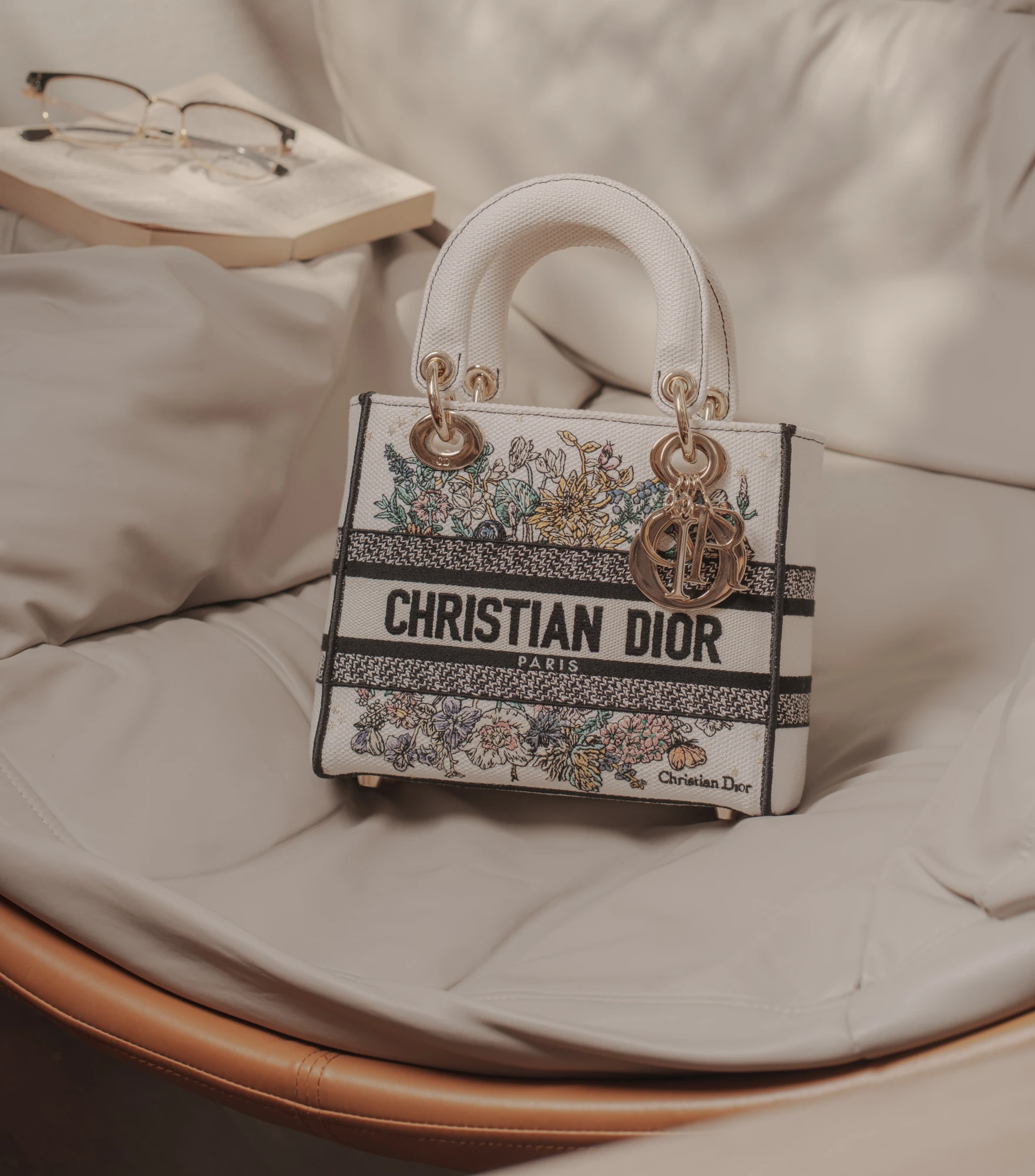 Dior  Lady D-Lite 多彩花卉刺繡黛妃包
