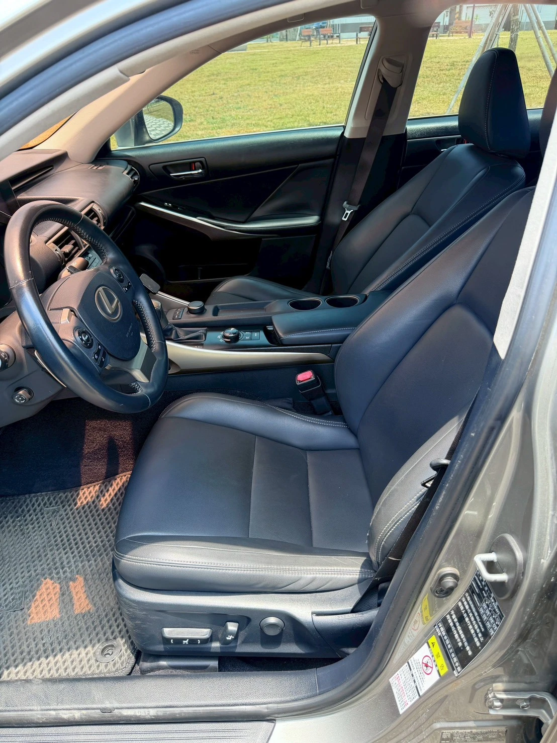 LEXUS IS300H